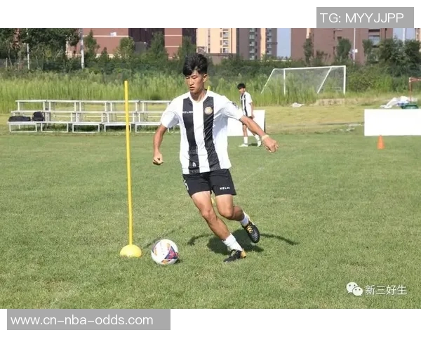 足球发箍的魅力与功能解析让你在球场上尽显风采与个性